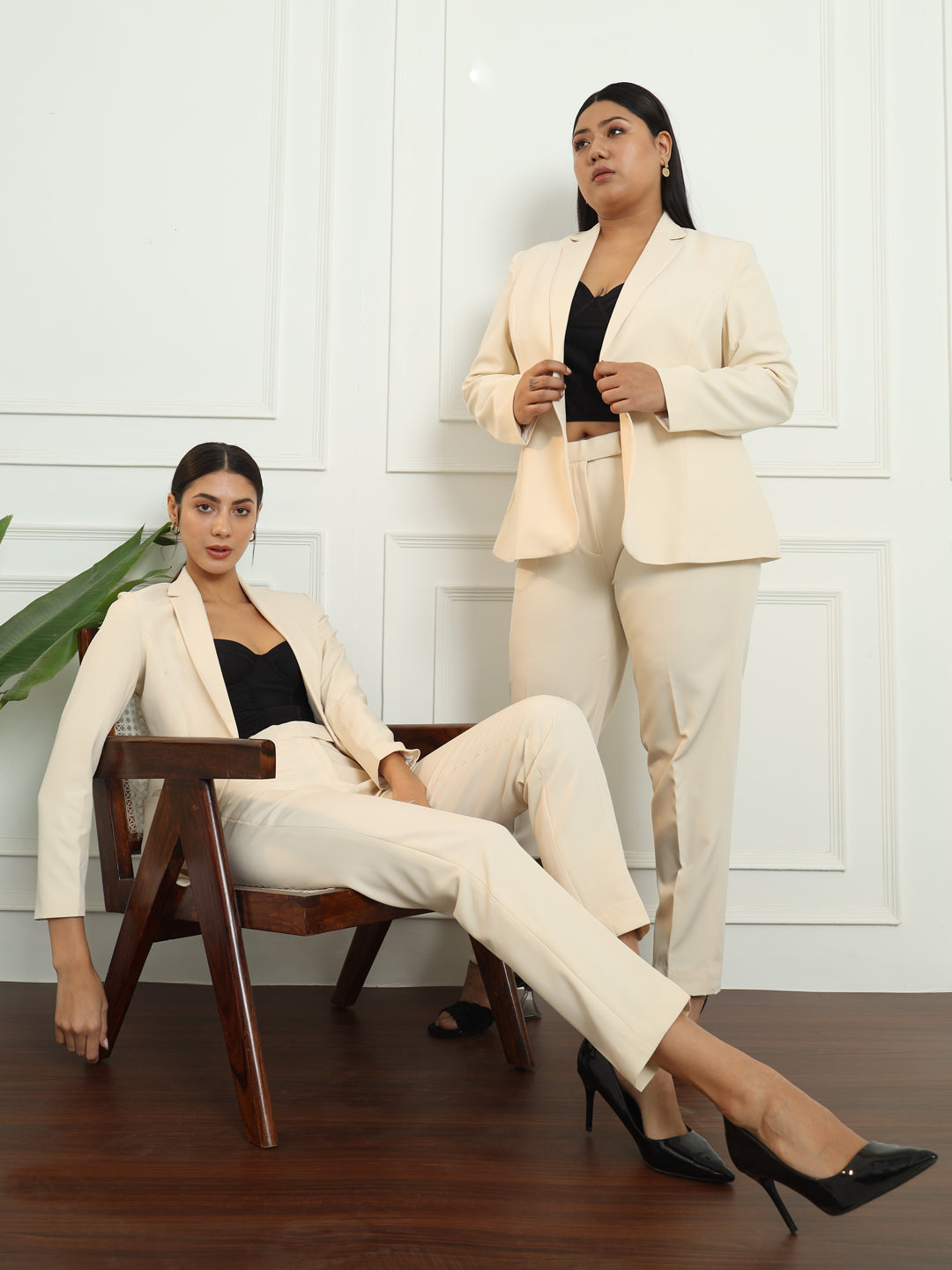 Notched Collar Stretch Pant Suit  - Off White