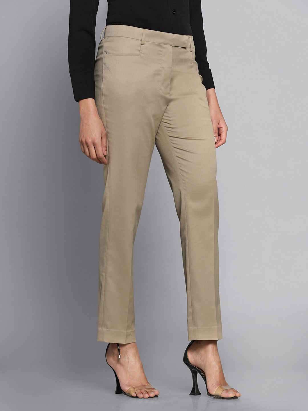 Women Relaxed Regular Fit Mid-Rise Chinos Trousers