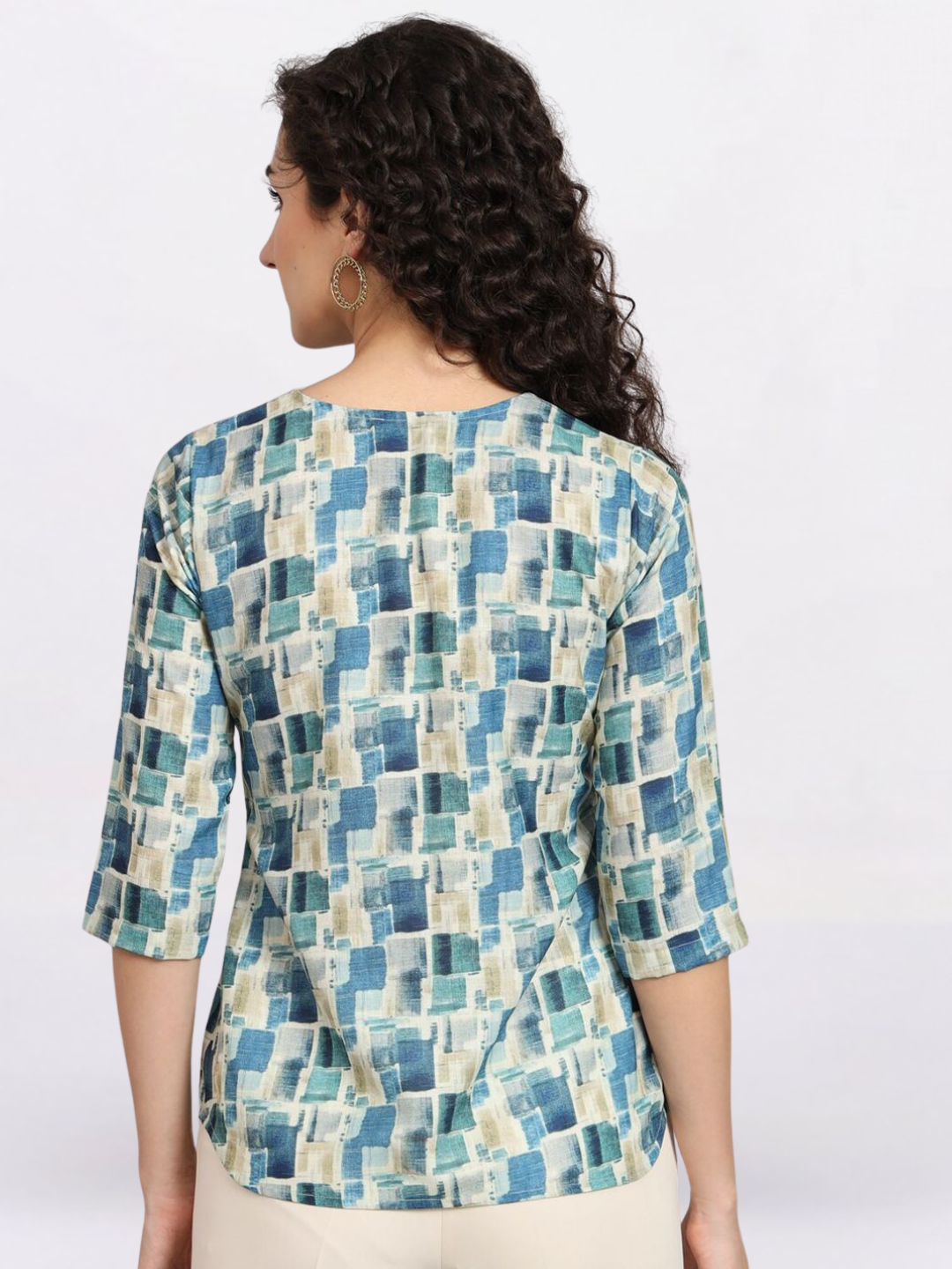 Women Regular Comfort Fit Printed V-Neck Top