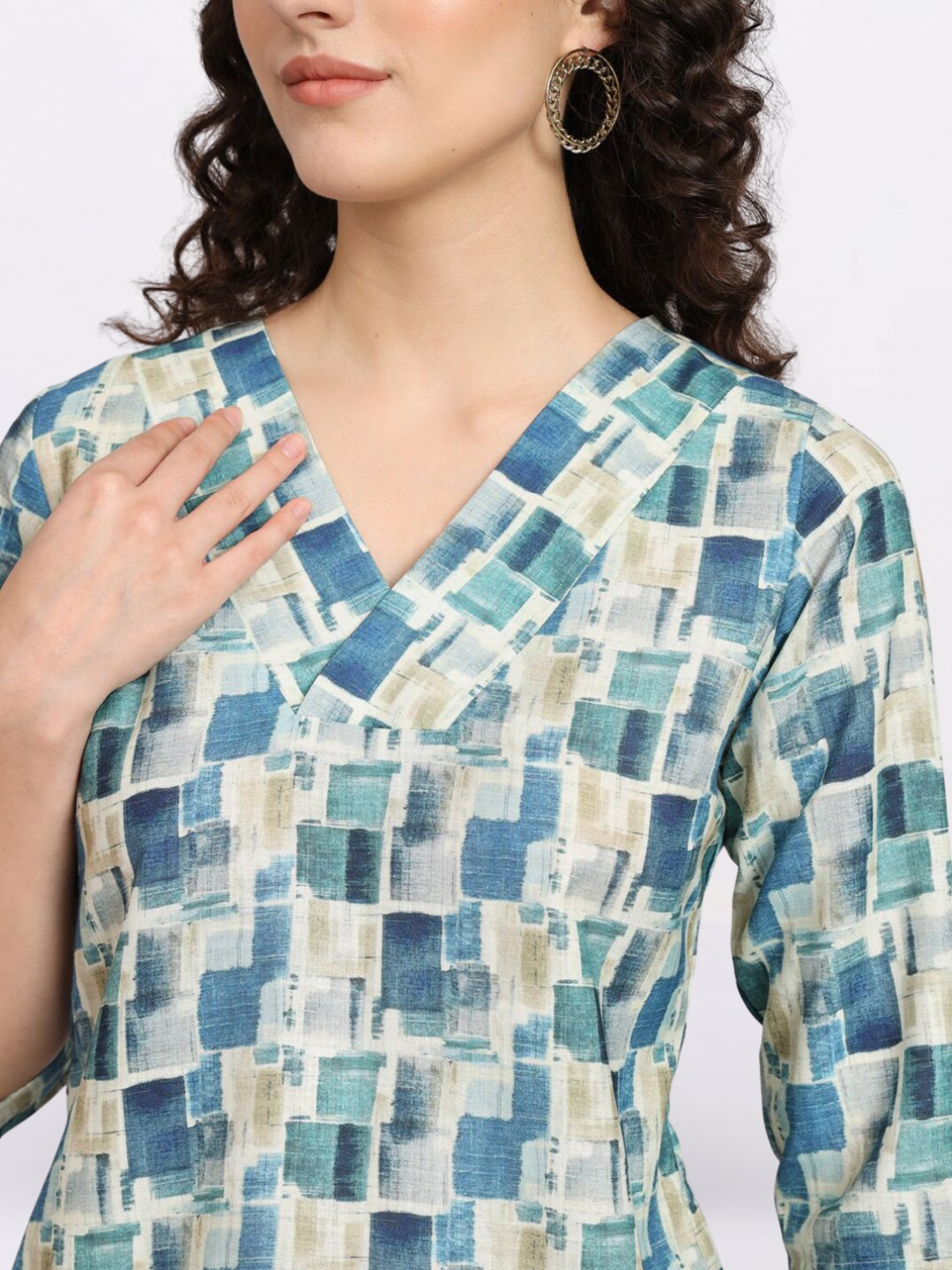 Women Regular Comfort Fit Printed V-Neck Top