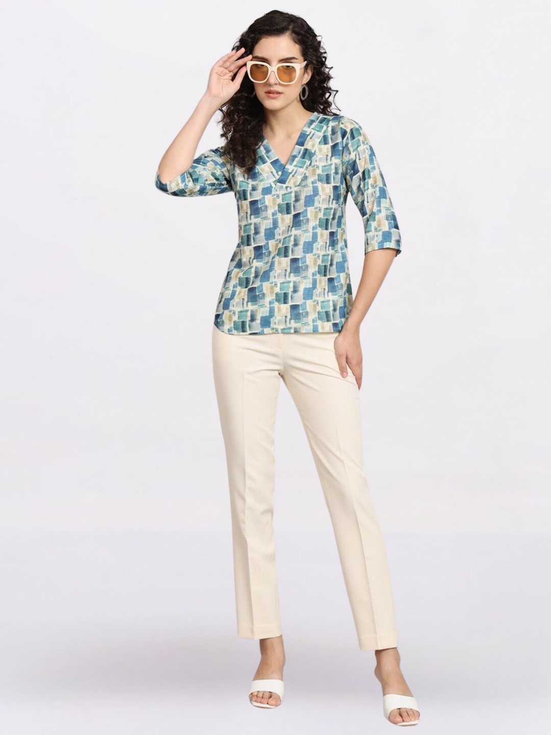 Women Regular Comfort Fit Printed V-Neck Top