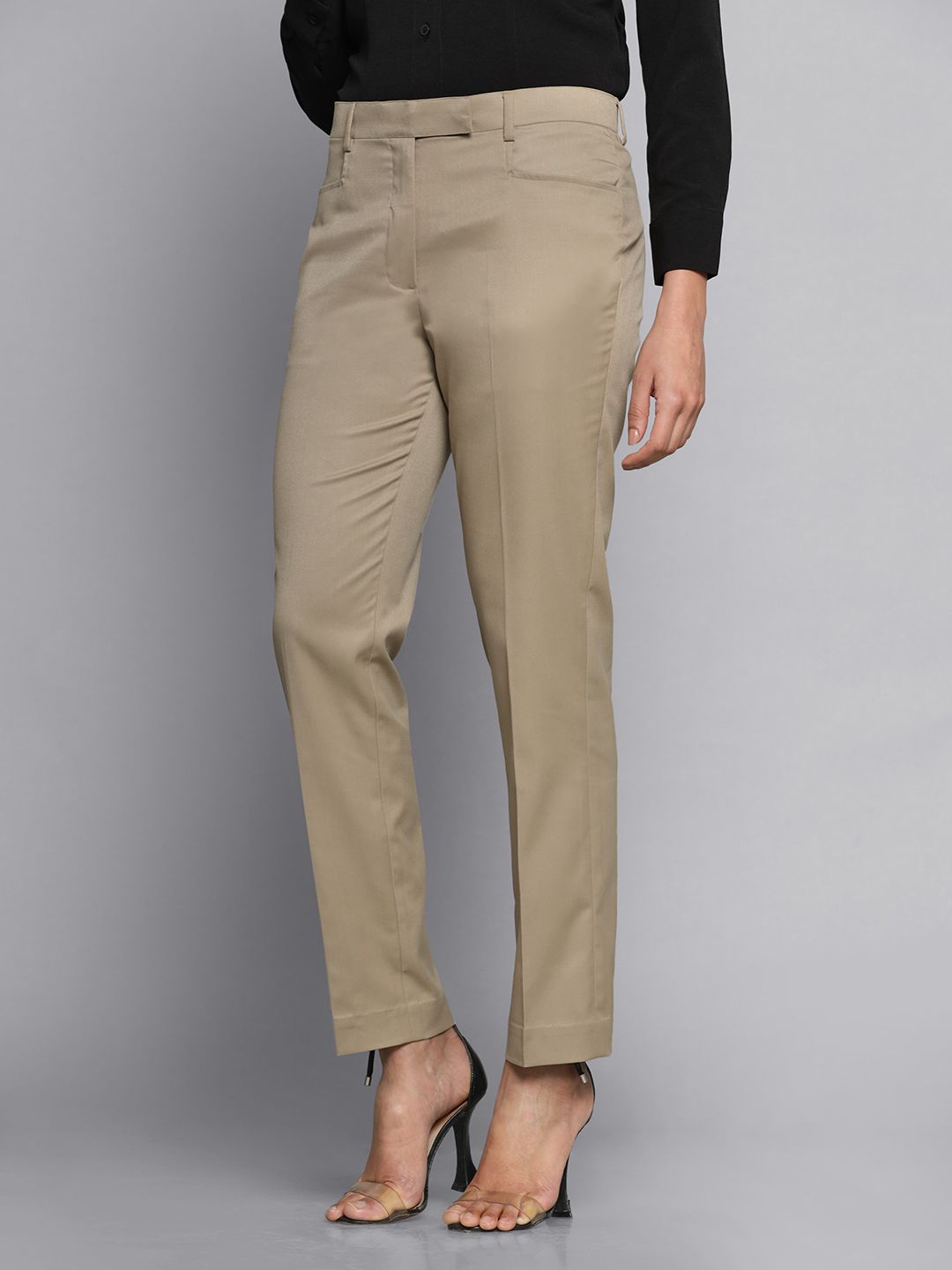 Women Relaxed Regular Fit Mid-Rise Chinos Trousers