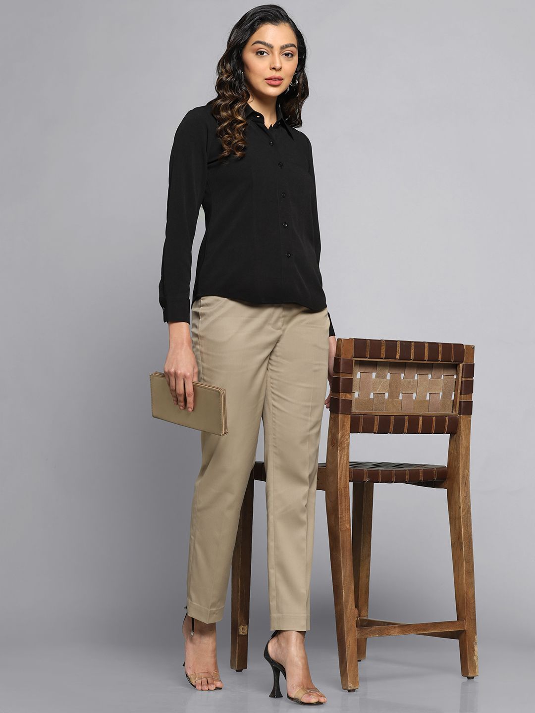 Women Relaxed Regular Fit Mid-Rise Chinos Trousers