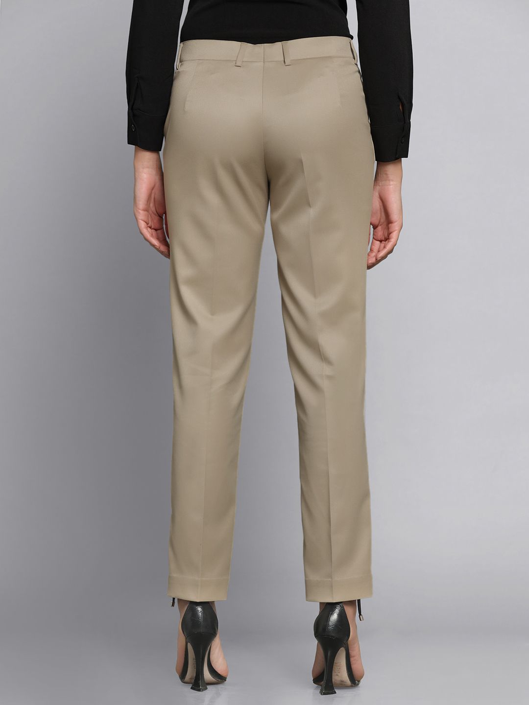 Women Relaxed Regular Fit Mid-Rise Chinos Trousers