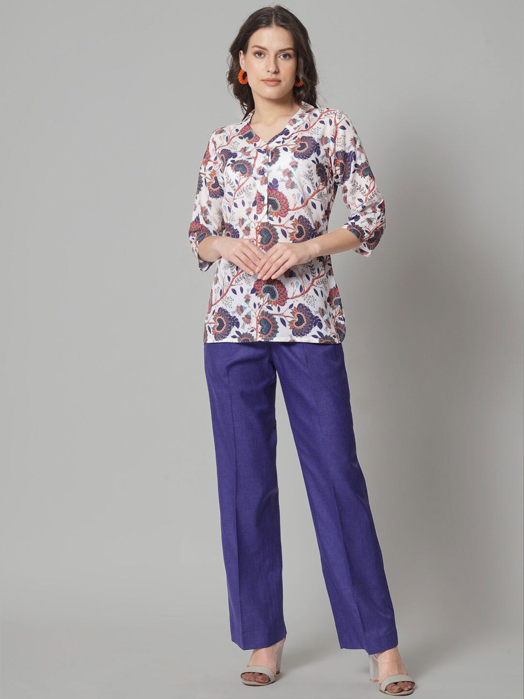 Chic V-Neck Floral Printed Top