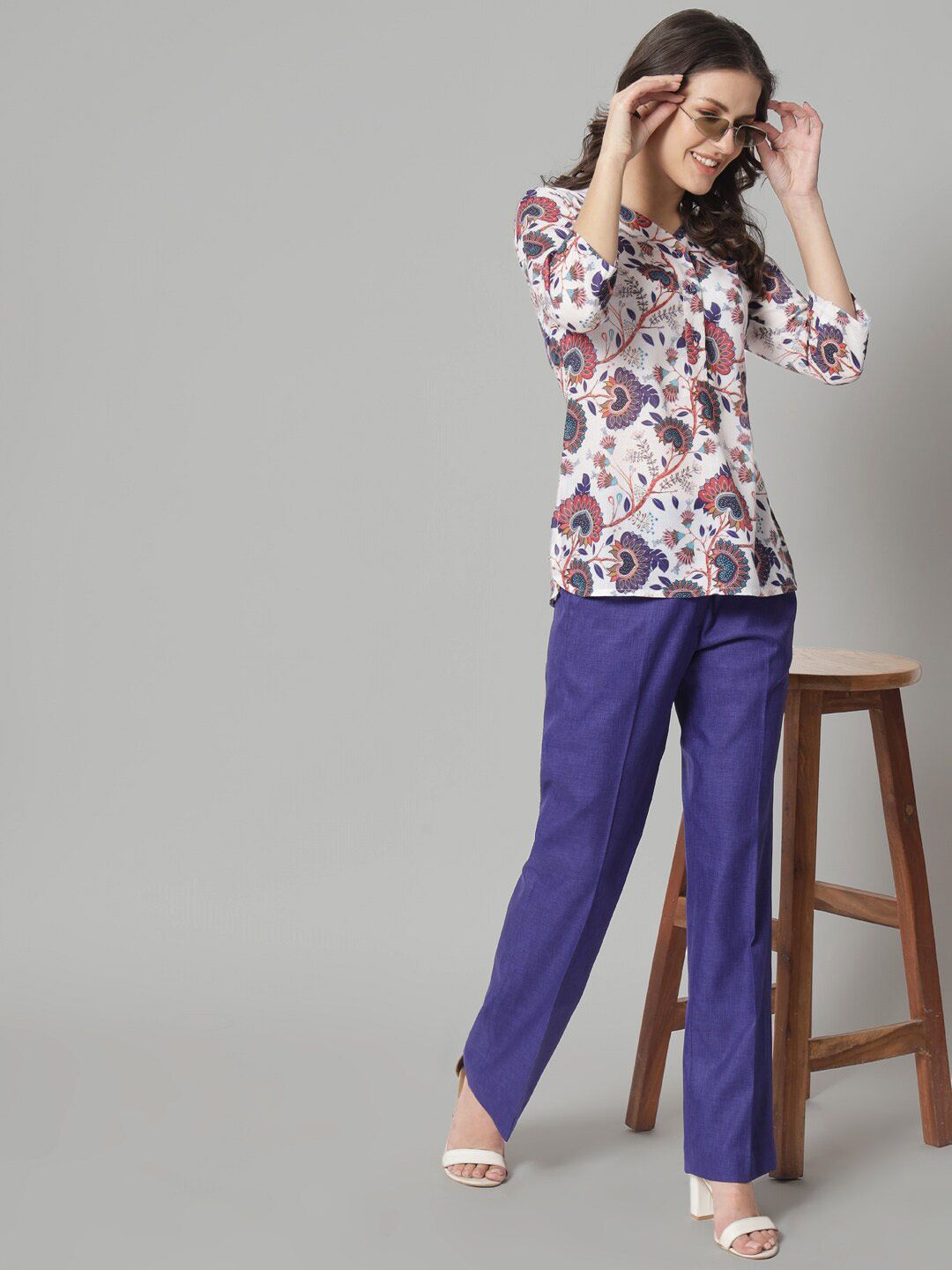 Chic V-Neck Floral Printed Top
