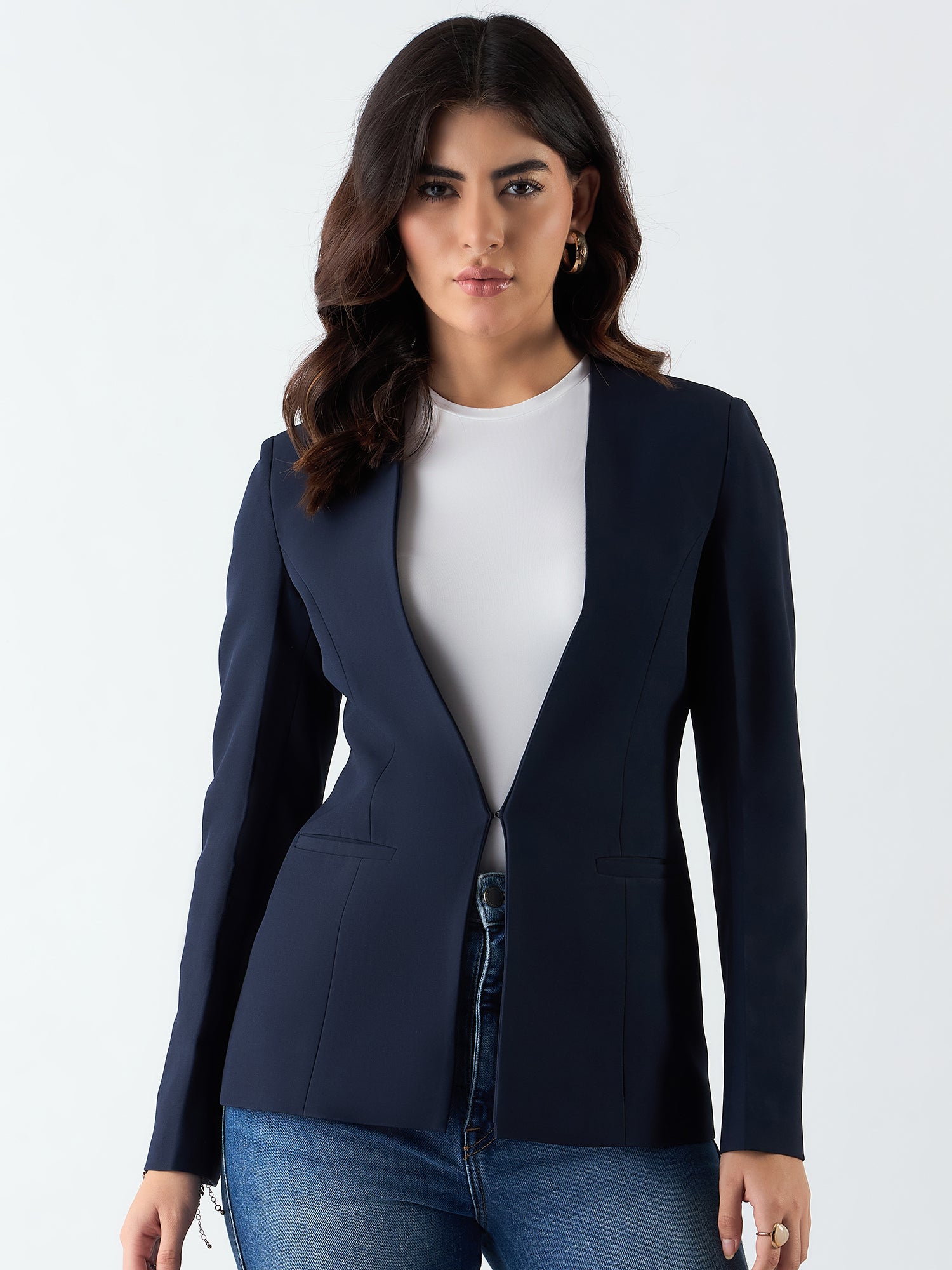 Women Minimalist Regular Fit Blazer In Stretchable Fabric