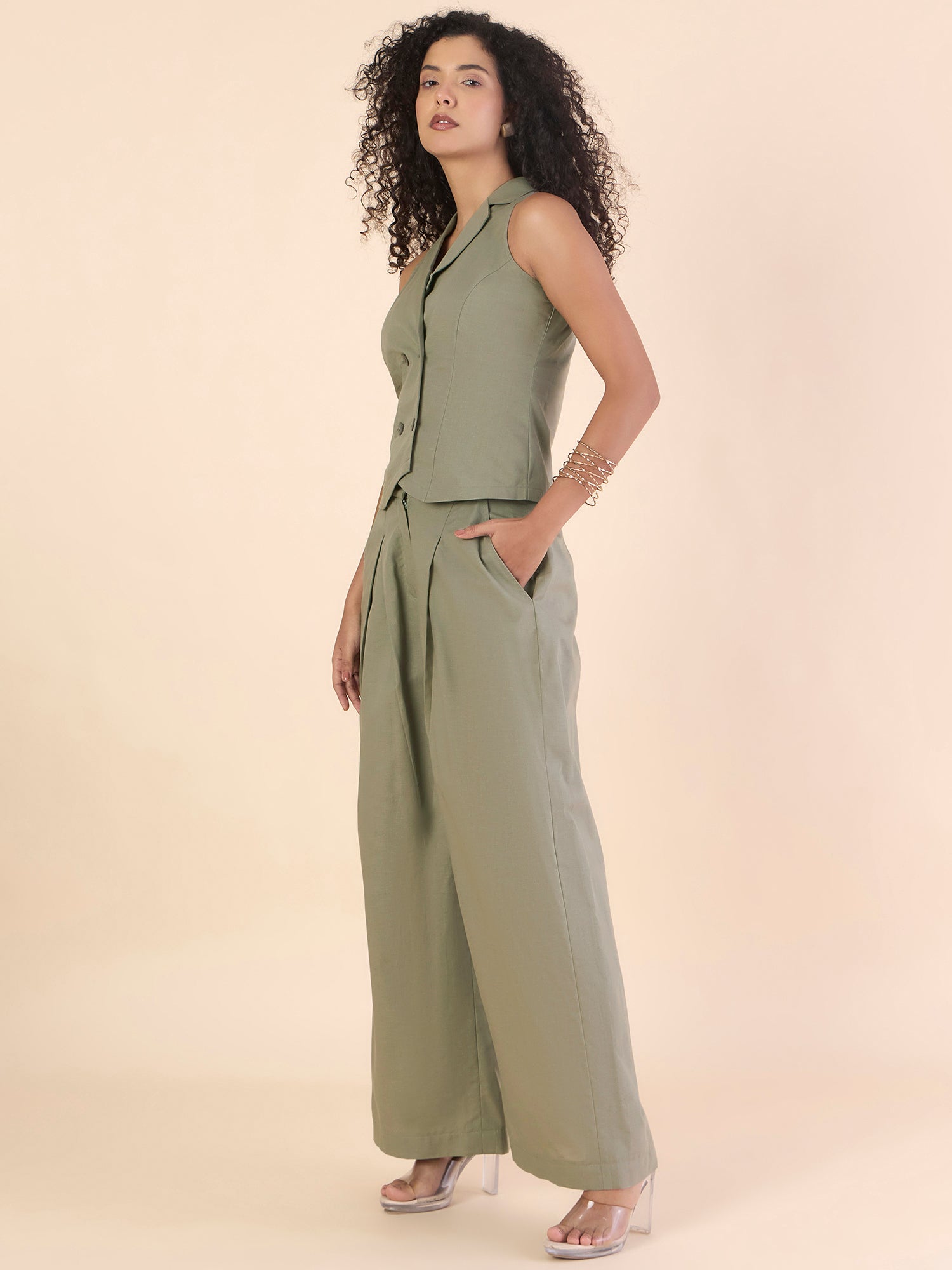 Effortlessly Chic Women's Halter Double-Breasted Cotton Co-ord Set With Inverted Pleats