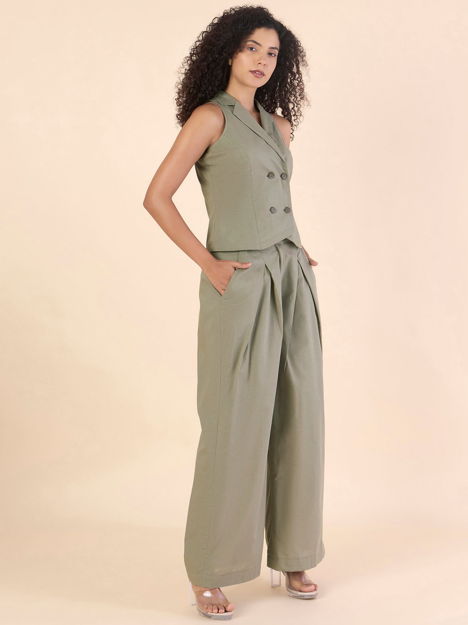 Effortlessly Chic Women's Halter Double-Breasted Cotton Co-ord Set With Inverted Pleats