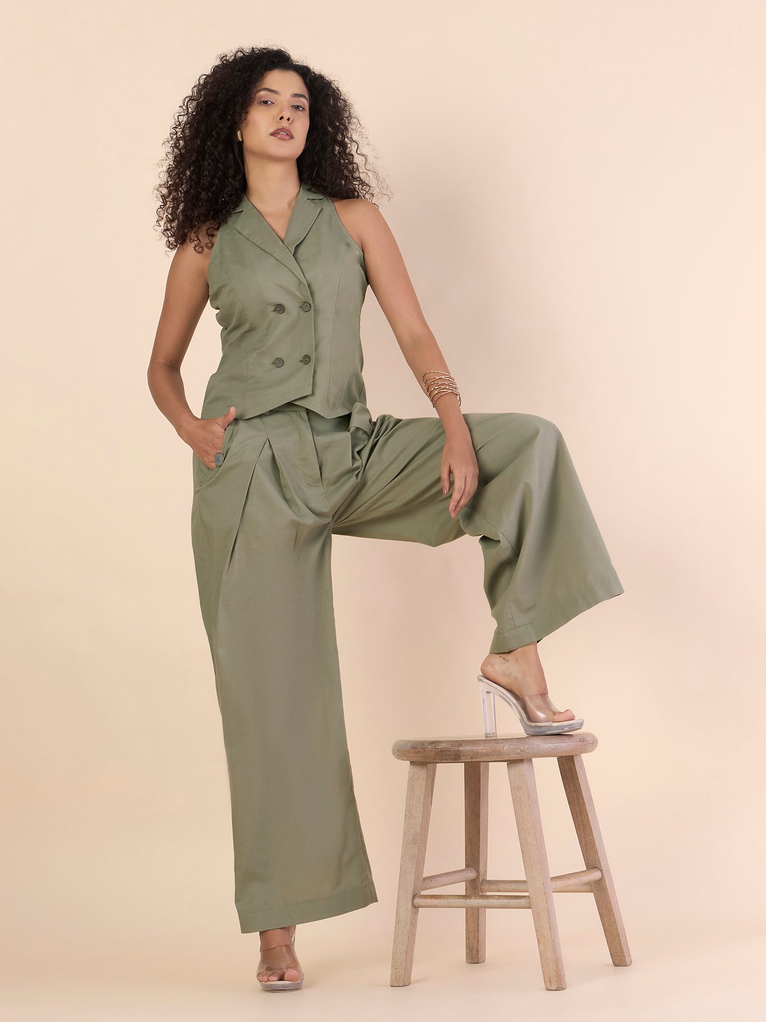 Effortlessly Chic Women's Halter Double-Breasted Cotton Co-ord Set With Inverted Pleats