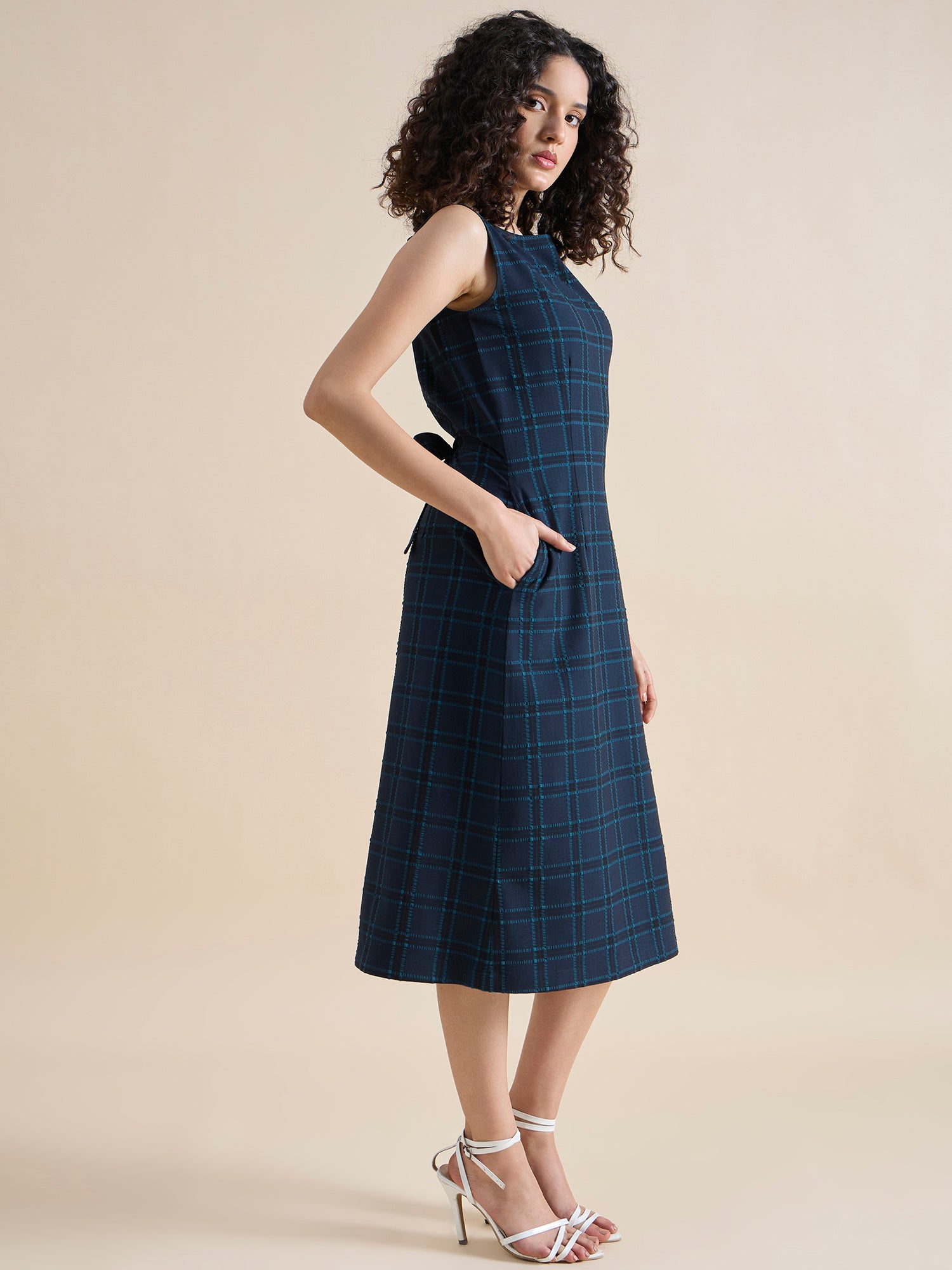 Women Structured A-line Boat-Neck Sleeveless Checkered Midi Dress In 4-Way Stretch