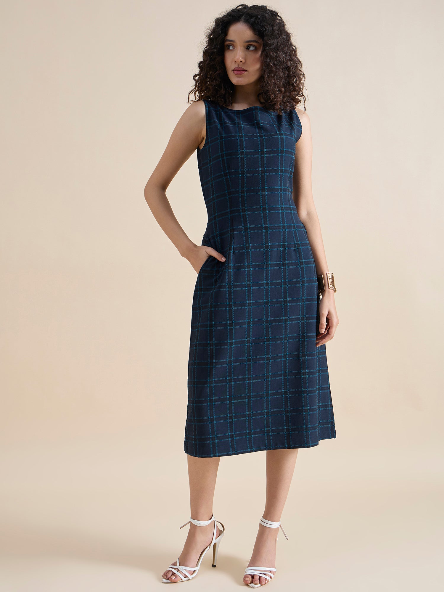 Women Structured A-line Boat-Neck Sleeveless Checkered Midi Dress In 4-Way Stretch