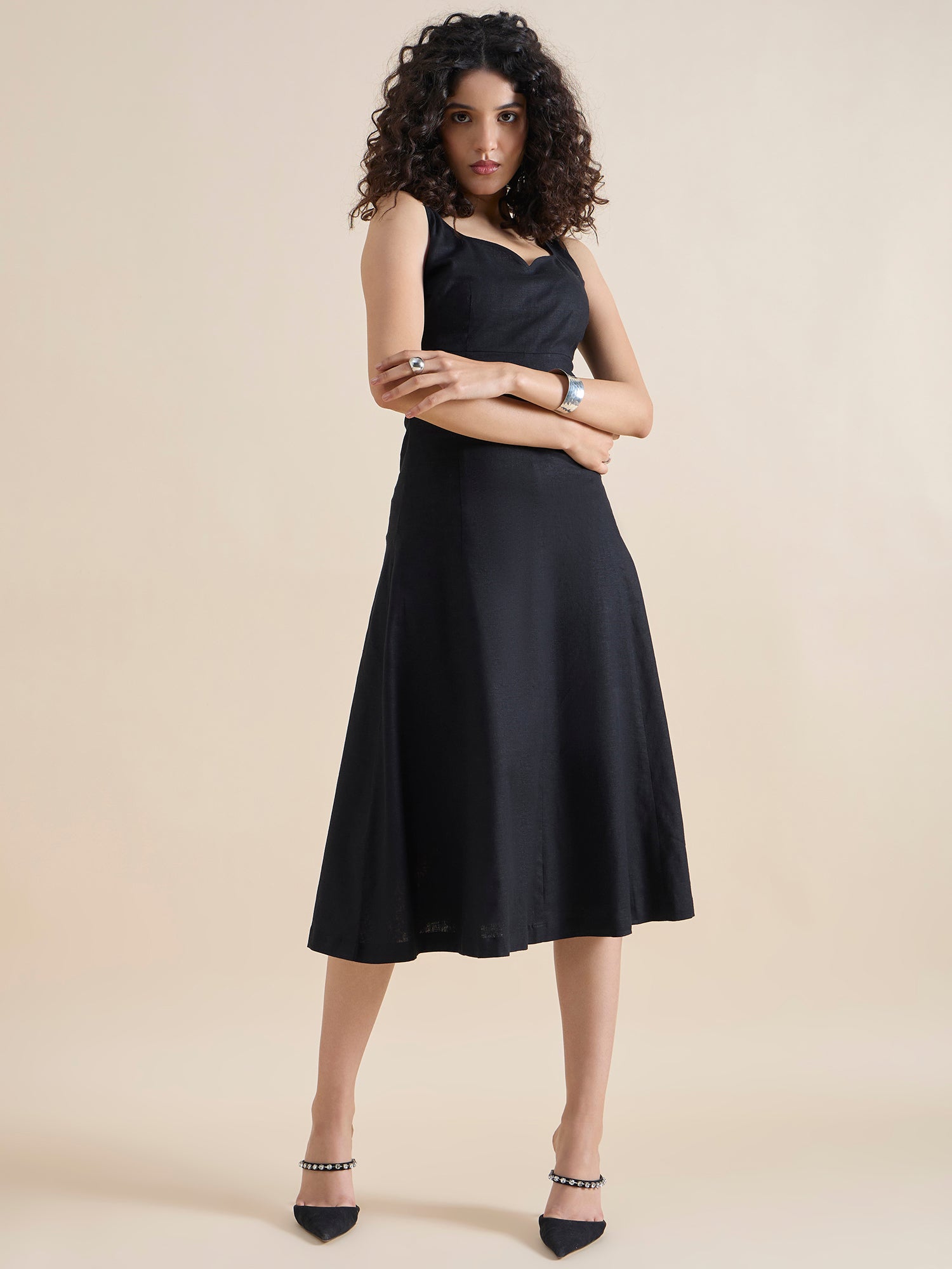 Women Structured Sweetheart-Neck Linen Lycra Black Stretchable Midi Dress