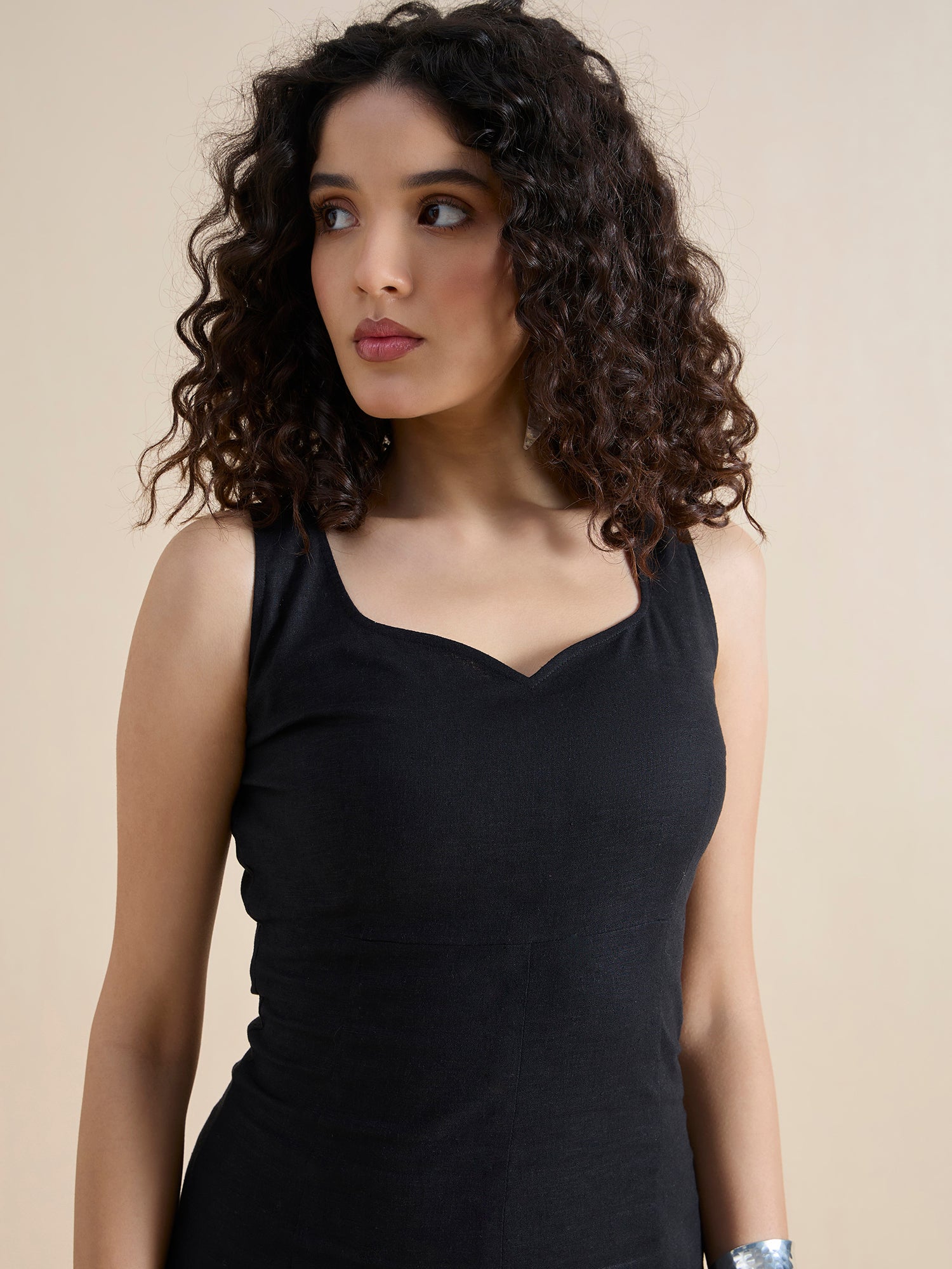 Women Structured Sweetheart-Neck Linen Lycra Black Stretchable Midi Dress