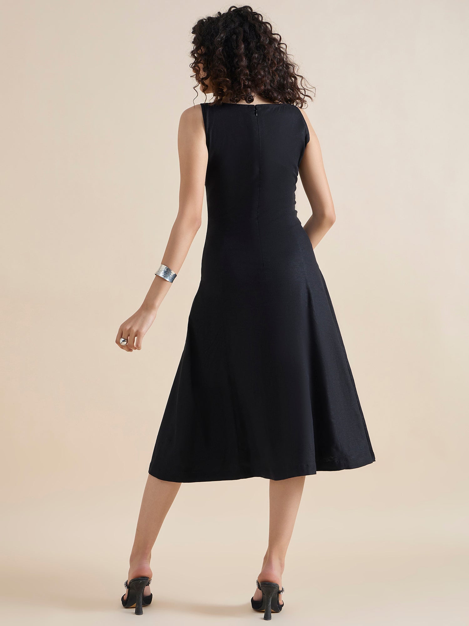 Women Structured Sweetheart-Neck Linen Lycra Black Stretchable Midi Dress