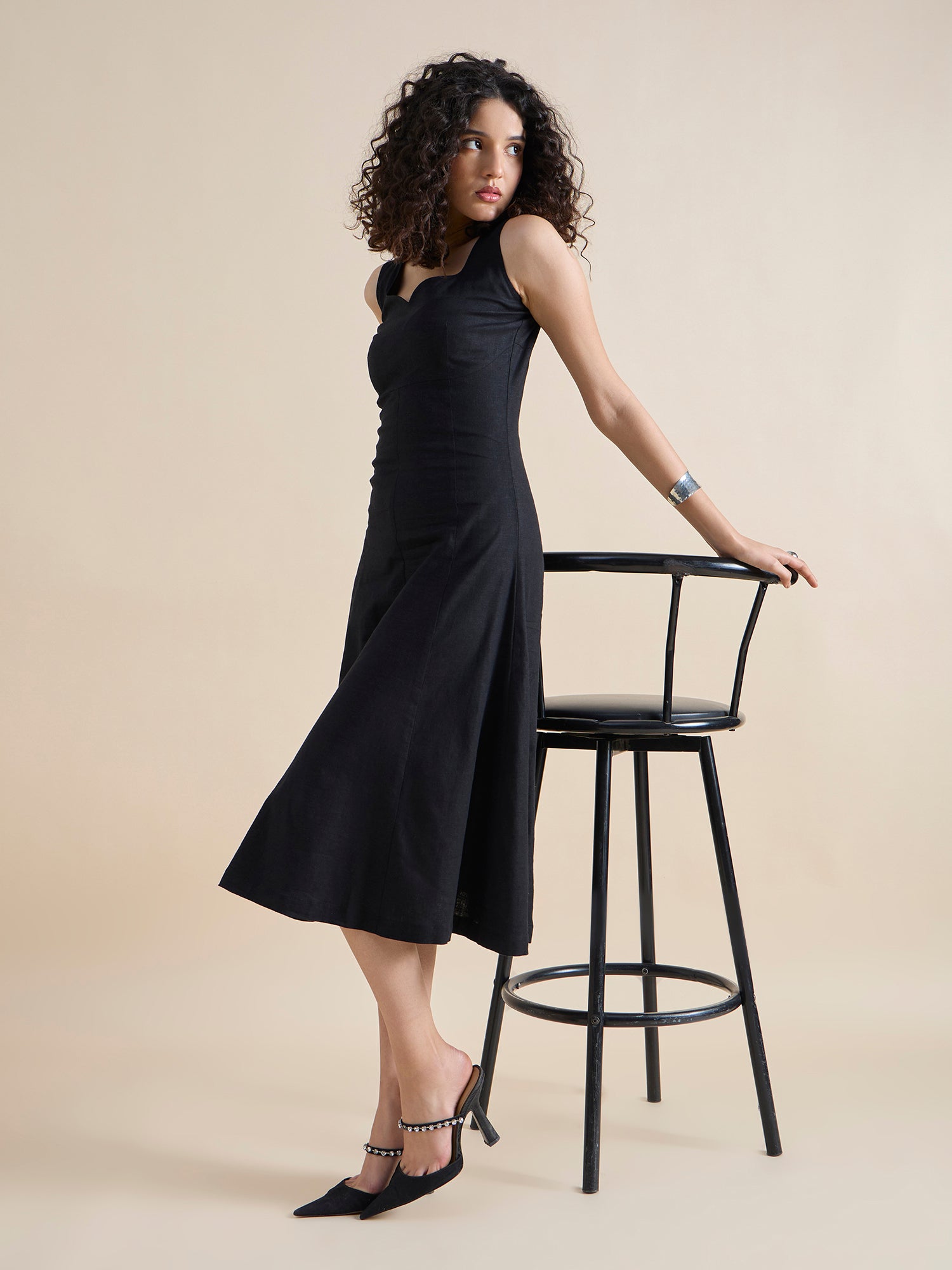 Women Structured Sweetheart-Neck Linen Lycra Black Stretchable Midi Dress
