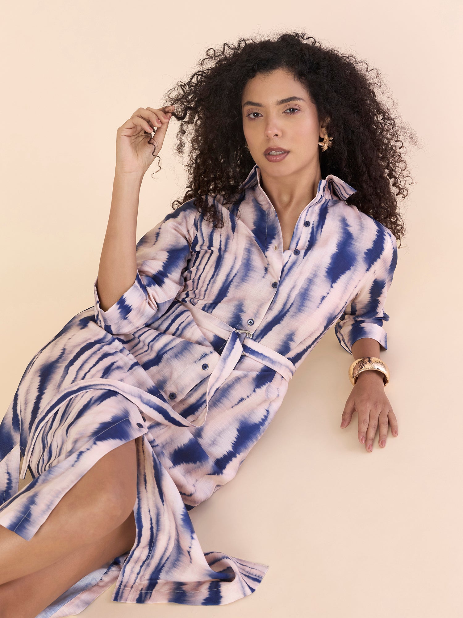 Women Blue Printed Button-Up Slit Hem Shirt Dress With Belt Details