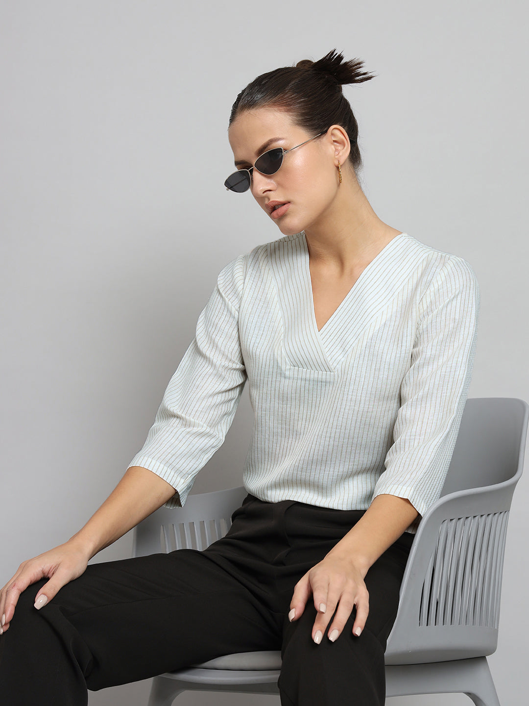 AM022169 100%LINEN BUTTON V NECK TOP main image 0