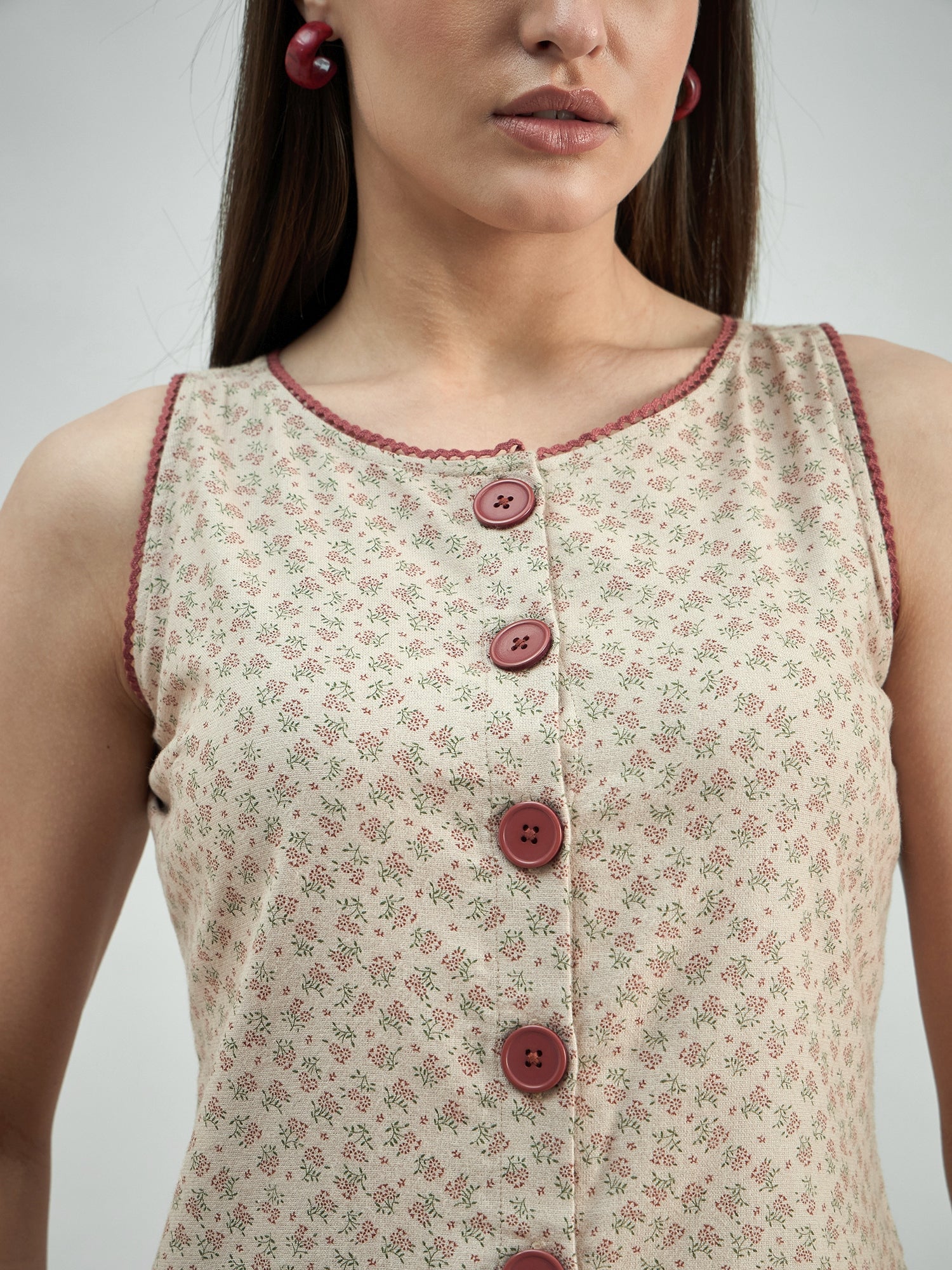 Women Sleeveless Roundneck Lace Trim Detail Top