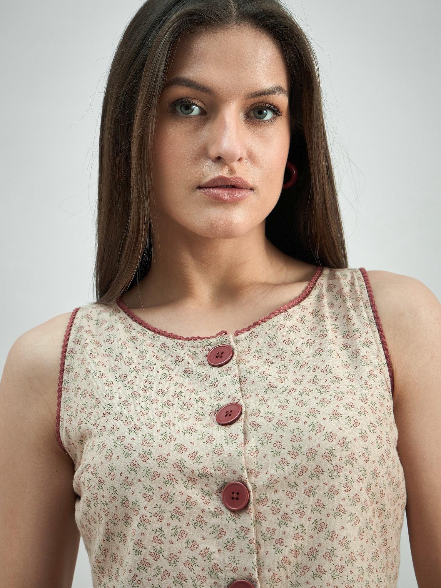 Women Sleeveless Roundneck Lace Trim Detail Top