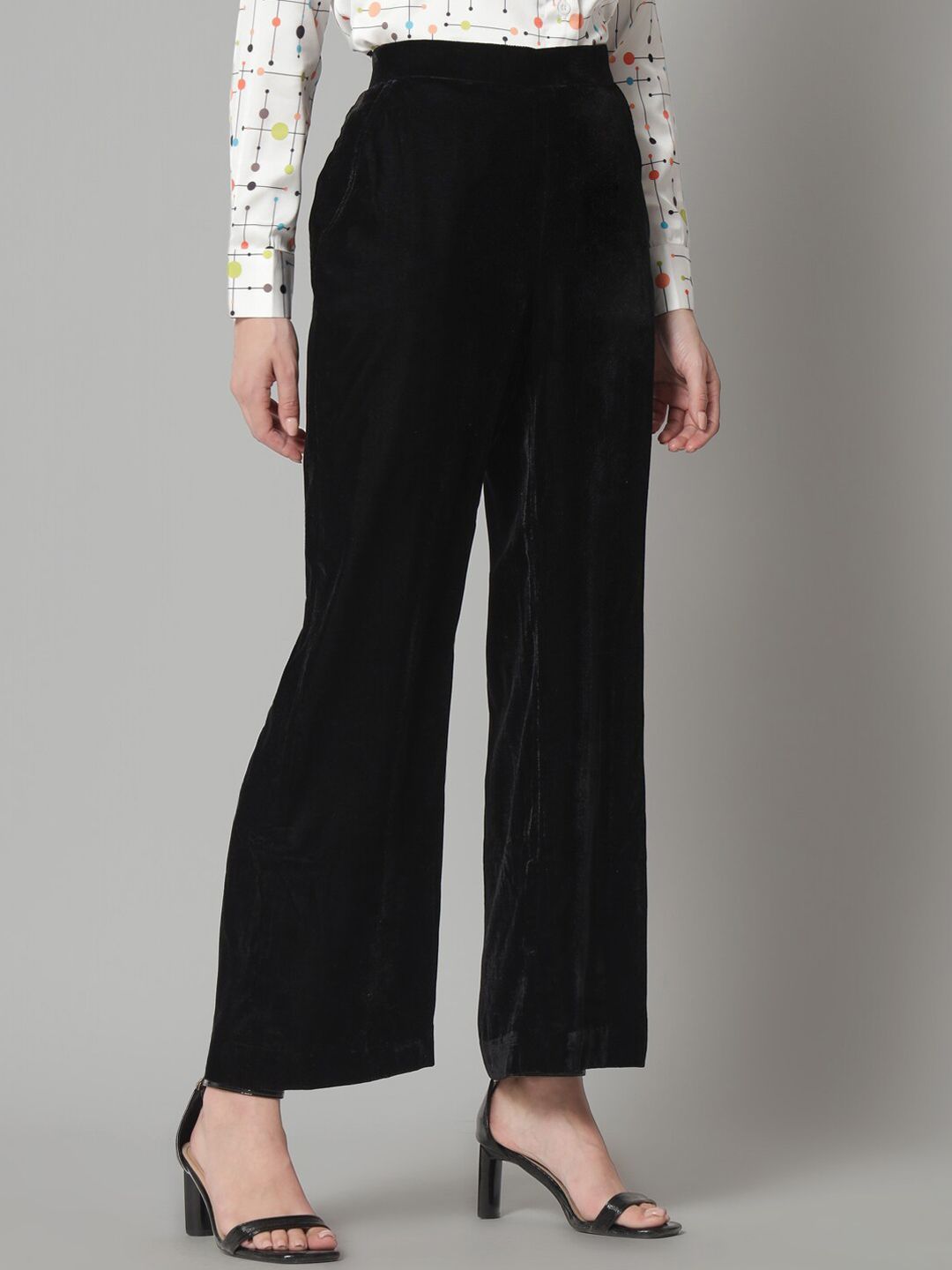 Women Tailored Relaxed Fit Mid Rise Flat Front Parallel Trousers