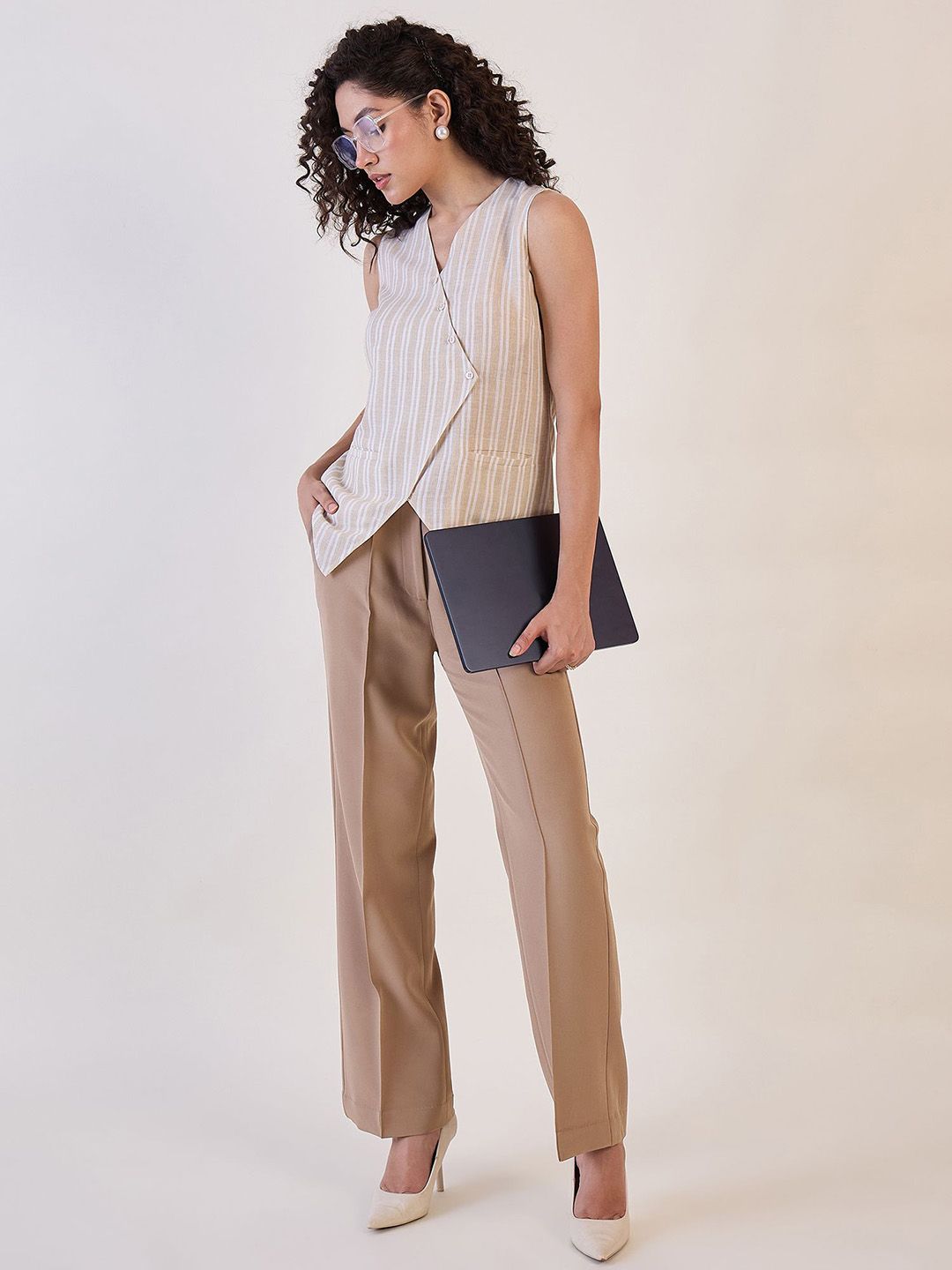 Women Mid-Rise Relaxed Straight Fit Trousers