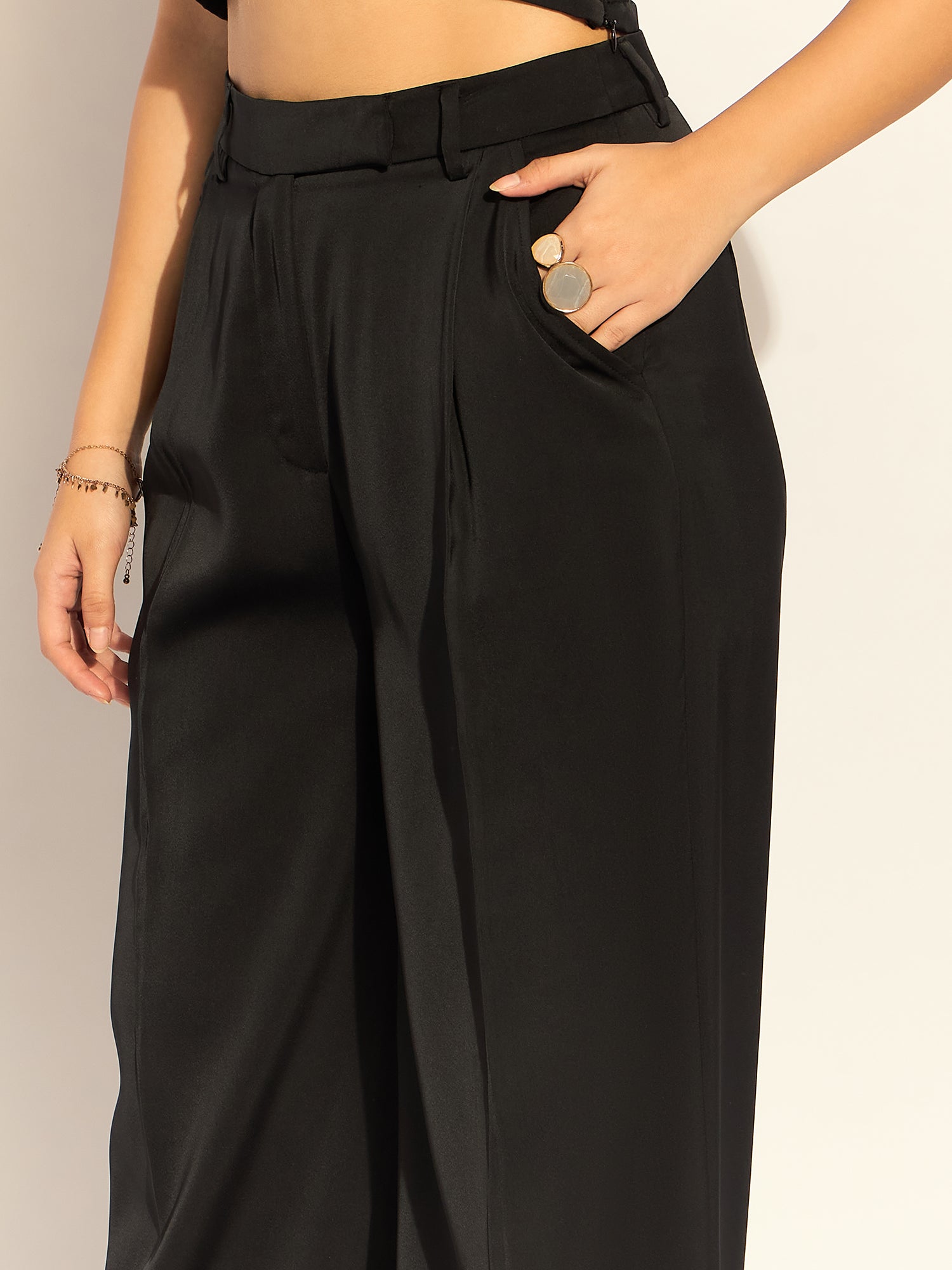 Women Loose Fit High-Rise Easy Wash Pleated Trousers