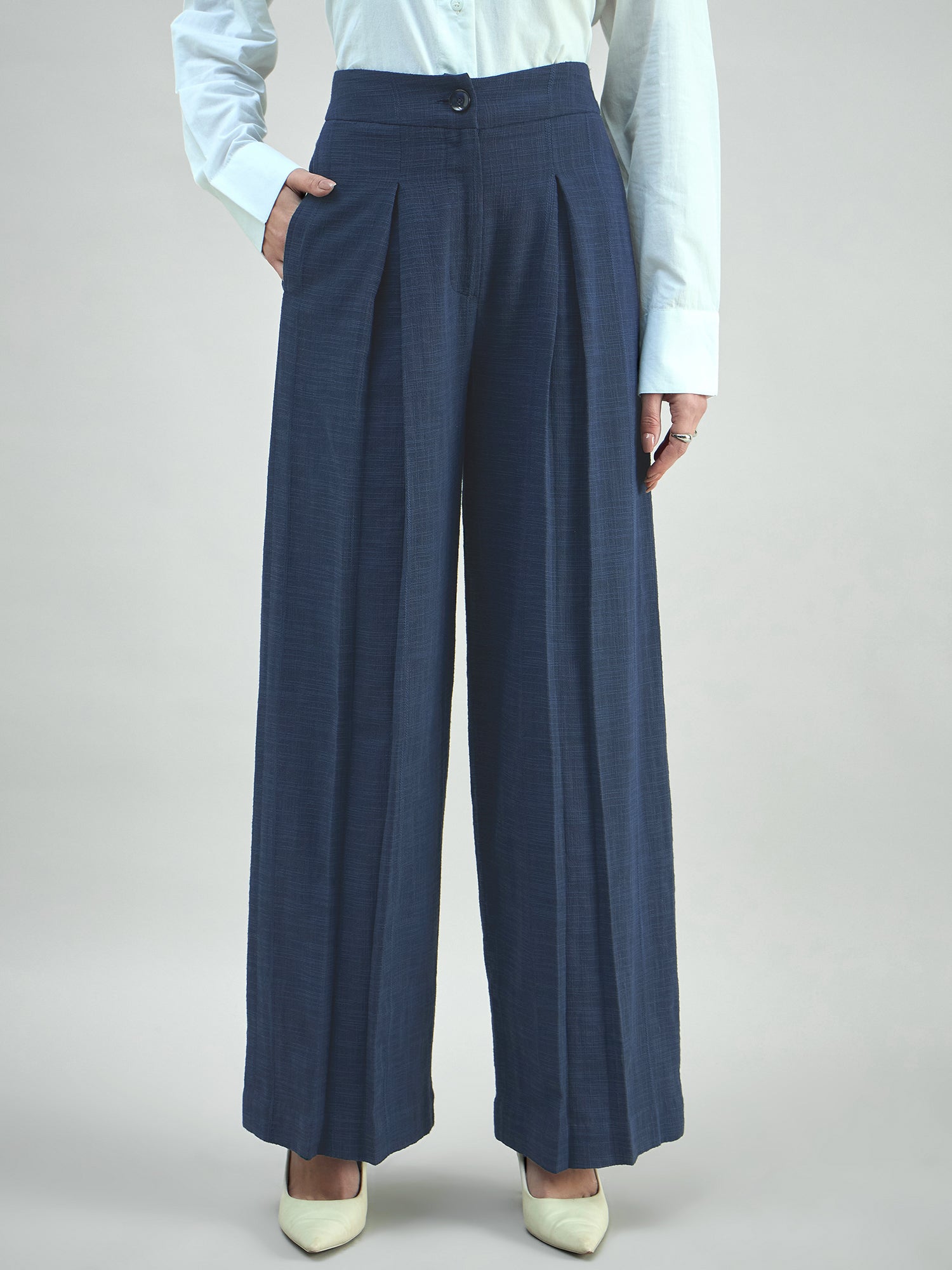 Women Textured Comfort Loose Fit High-Rise Pleated Trousers