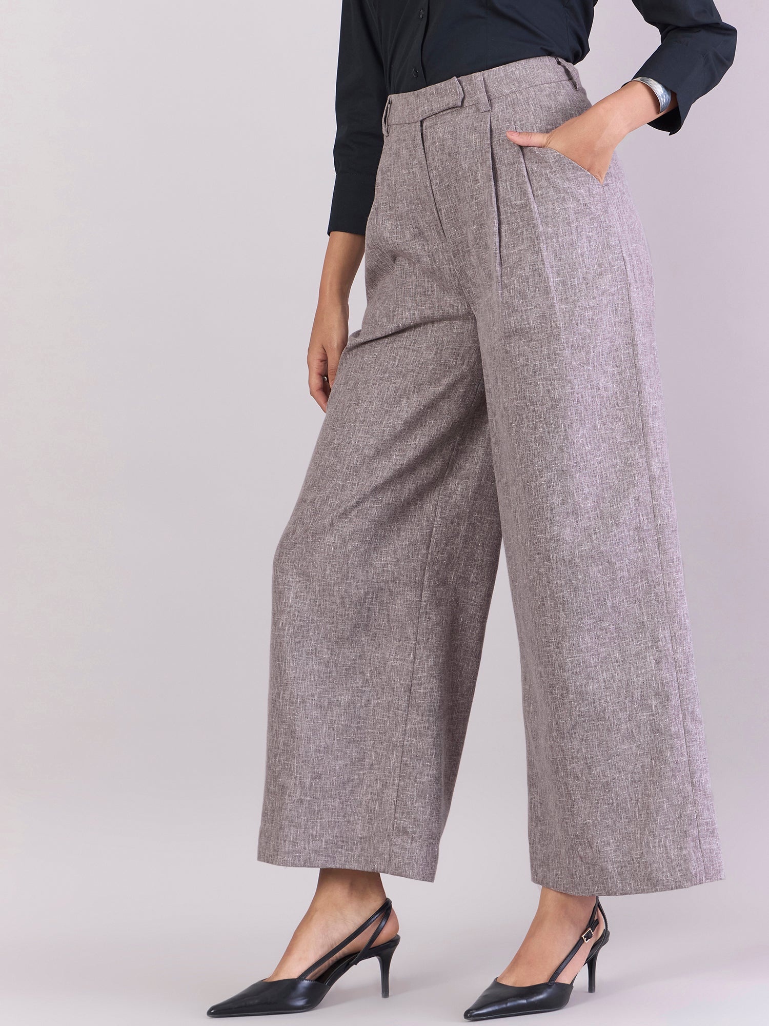 Textured Grey Chambray Double-Pleat Trousers With pocket details