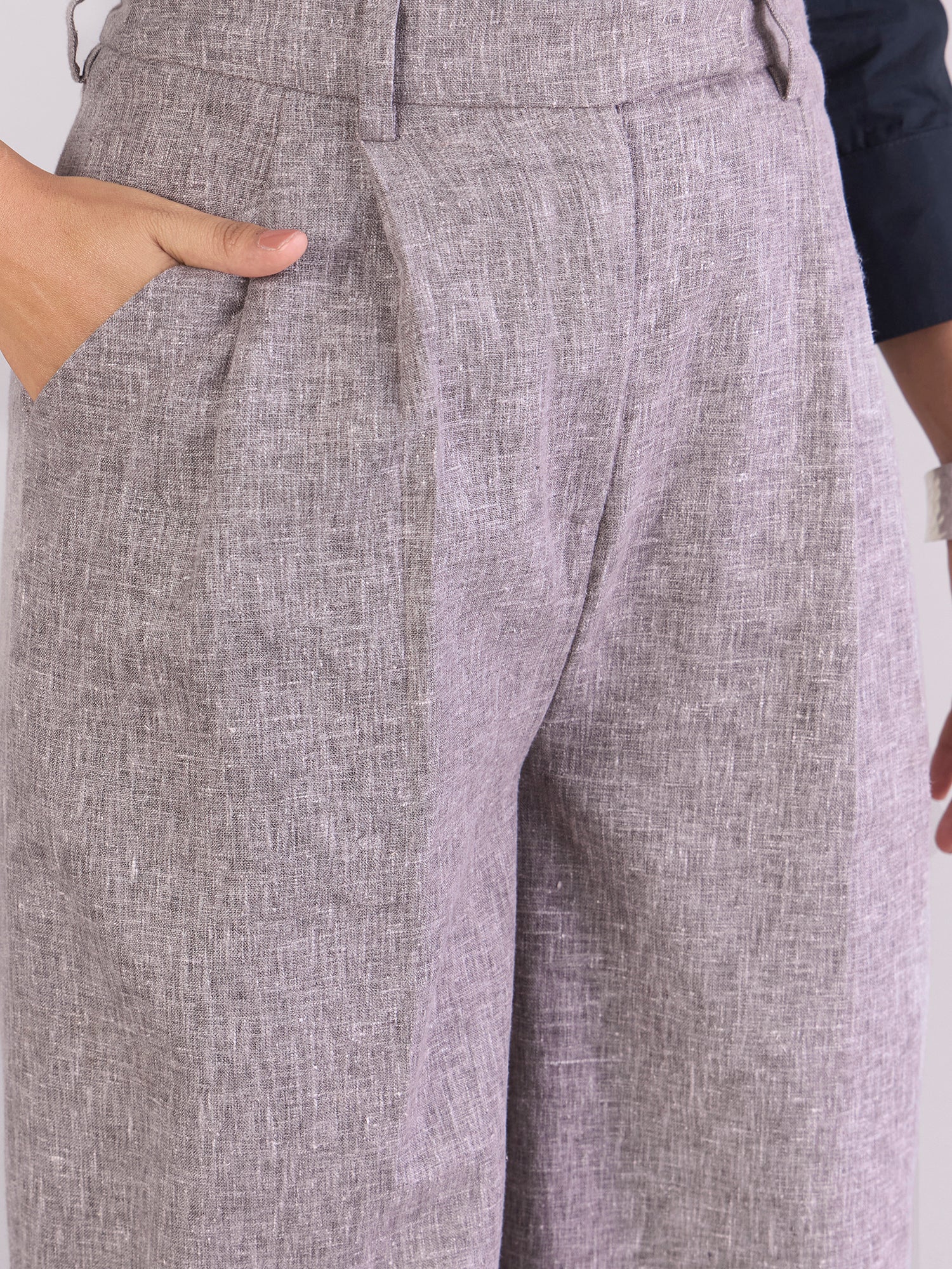 Textured Grey Chambray Double-Pleat Trousers With pocket details