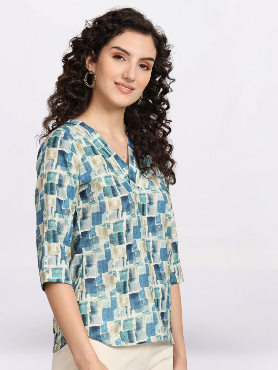 Women Regular Comfort Fit Printed V-Neck Top
