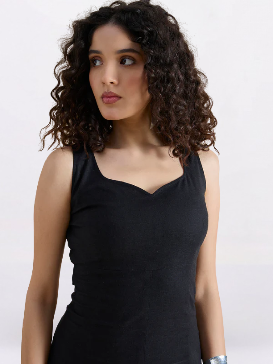 Women Black Sweetheart-Neck Stretch Midi Dress