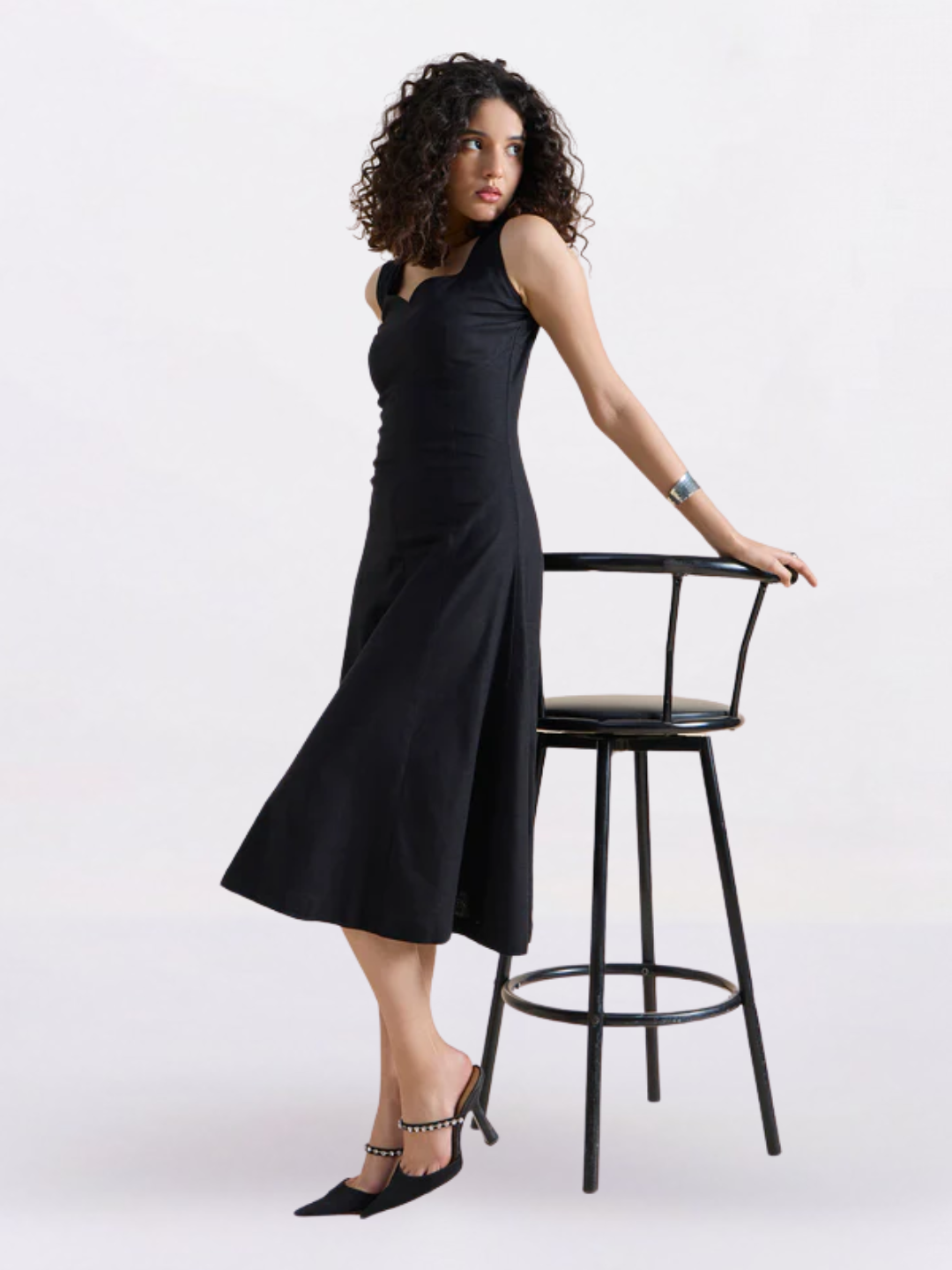 Women Black Sweetheart-Neck Stretch Midi Dress