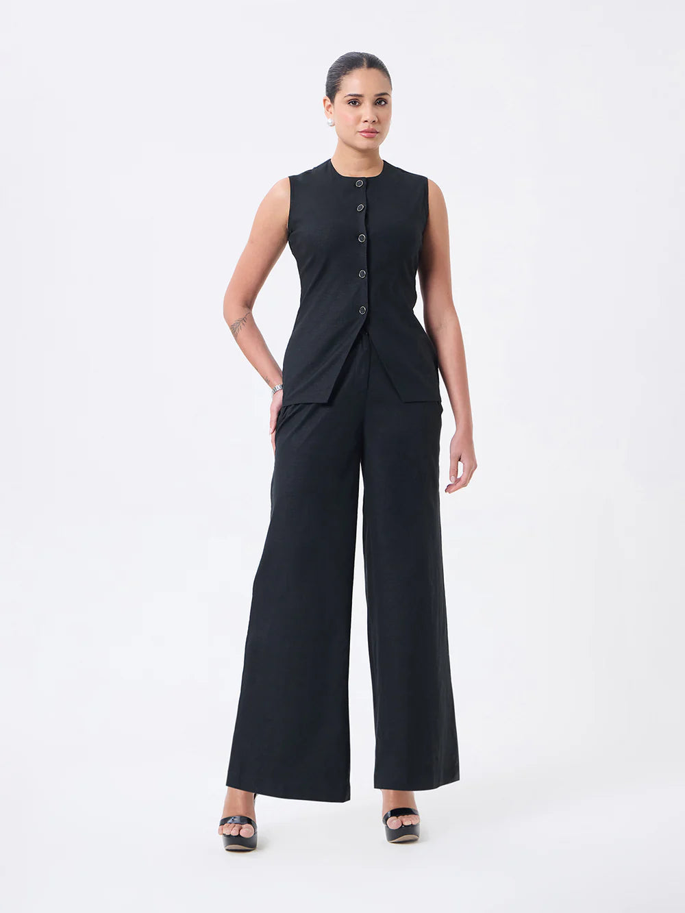 Women Classic Black Sleeveless Co-ords