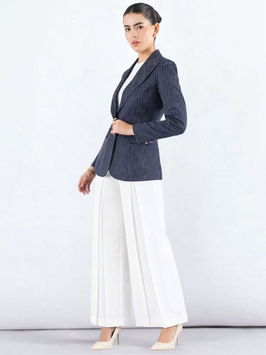 Women Striped Single-Breasted Blazer Paired With Classic Straight Fit High-Rise Pleated Trousers