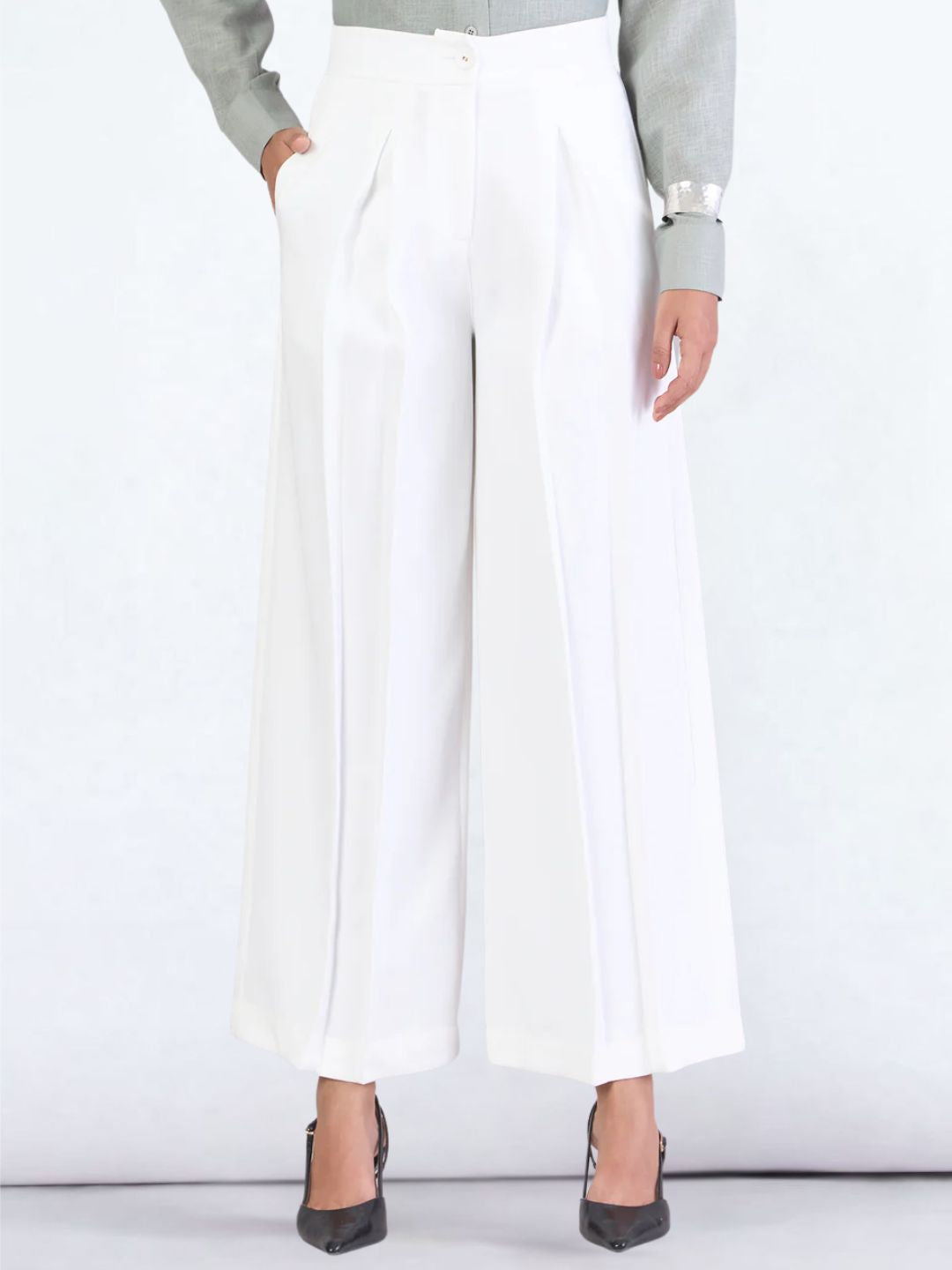 Women Striped Single-Breasted Blazer Paired With Classic Straight Fit High-Rise Pleated Trousers